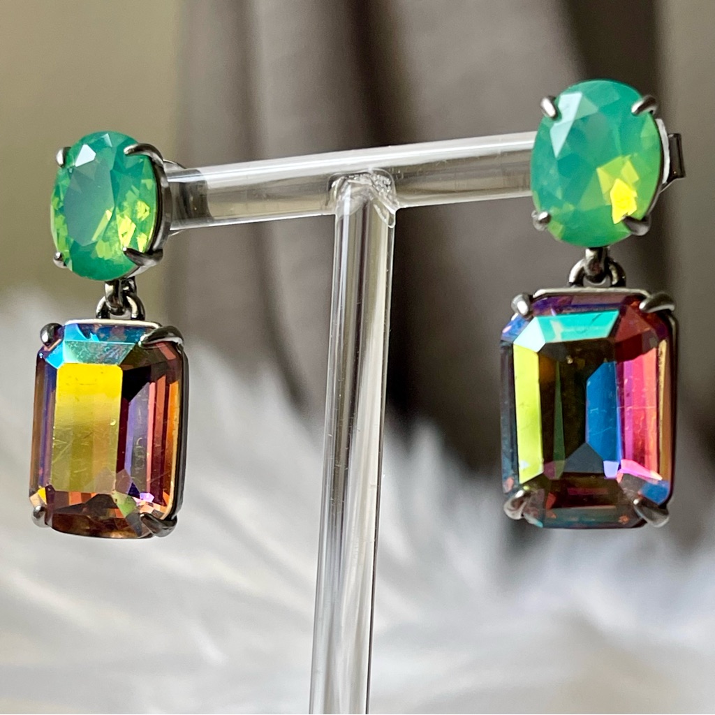 J Crew Iridescent Emerald Cut Crystal Brulee Oval Chrysolite Opal Crystal 110$